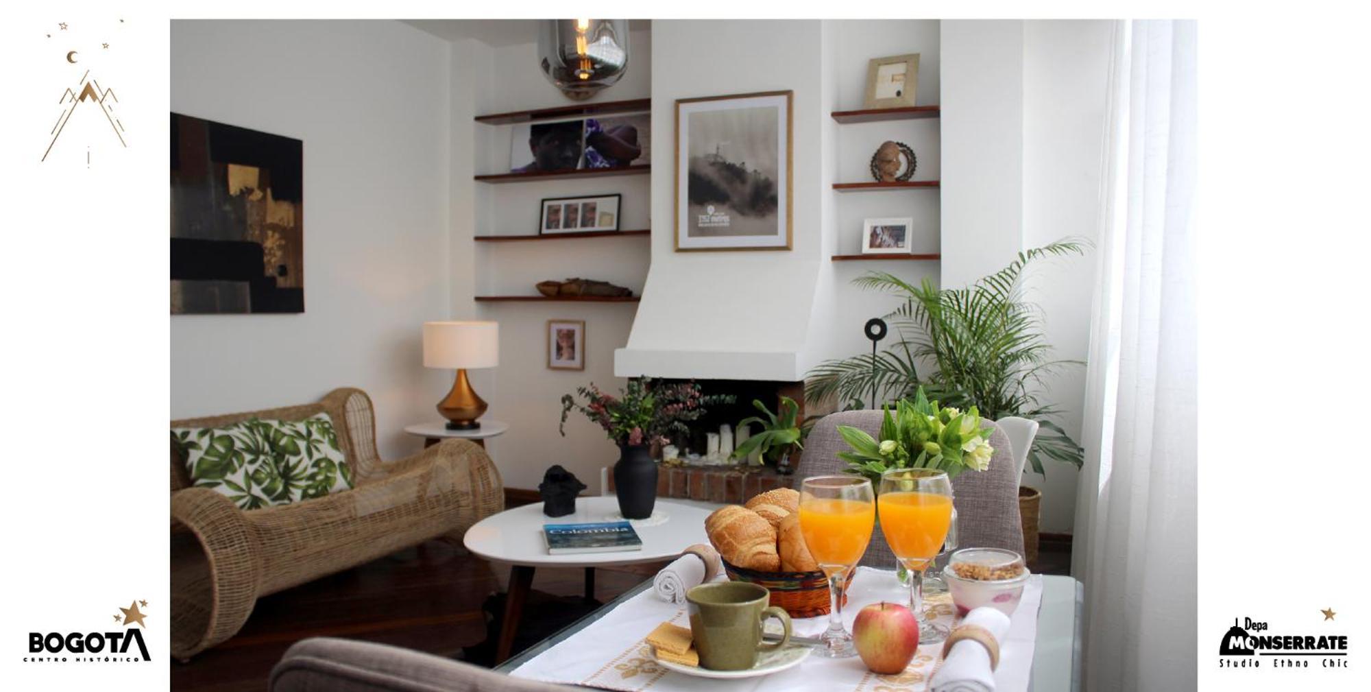 בוגוטה Depa Monserrate - Charming Historic Nest With Breathtaking Mountain Views - Apartaestudio מראה חיצוני תמונה
