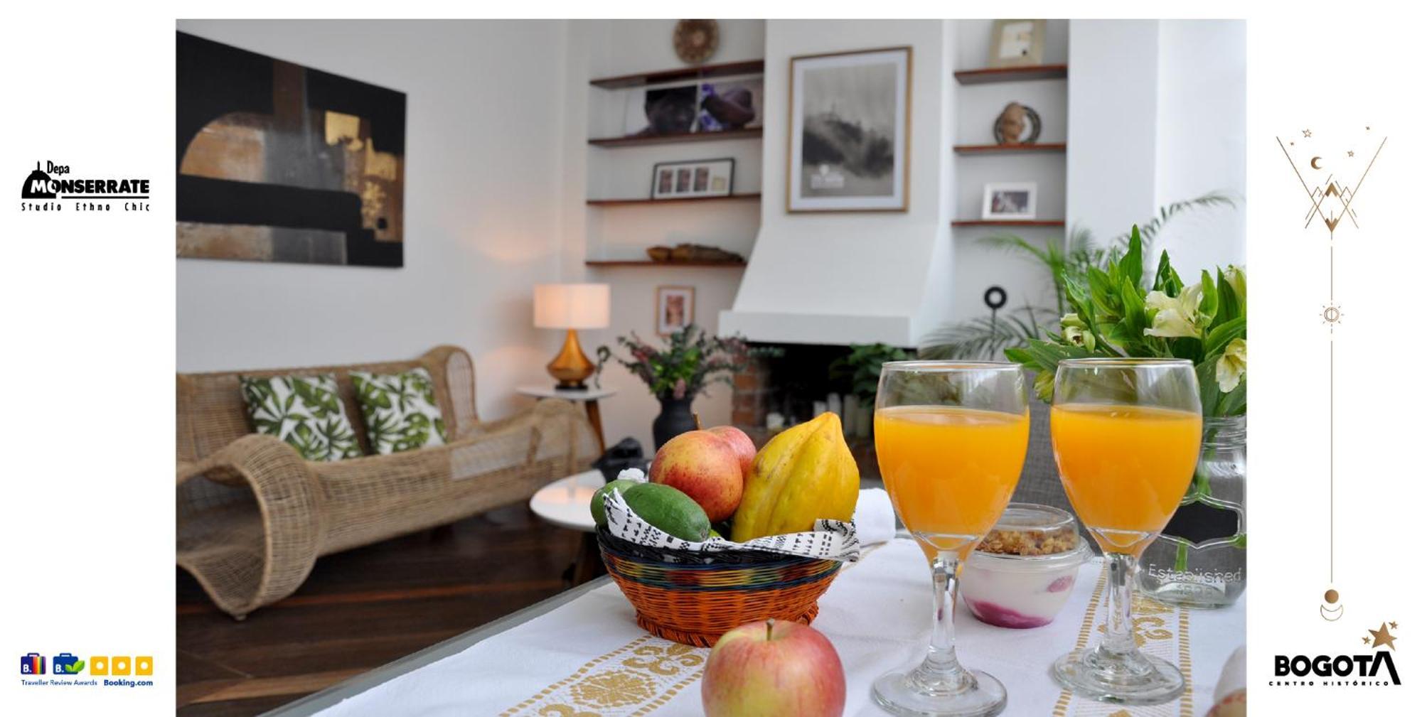 בוגוטה Depa Monserrate - Charming Historic Nest With Breathtaking Mountain Views - Apartaestudio מראה חיצוני תמונה
